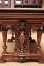 Renaissance style Dinning table in Walnut, France 19th century