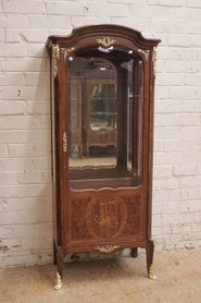 Louis XV Display cabinet with bronze