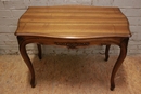 Louis XV style Table in Walnut, France 19th century