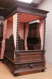 Oak hunt style canopy bed