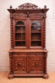 Quality hunt style cabinet in oak