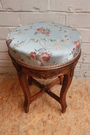 Walnut louis XV piano stool