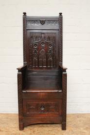 Walnut narow Gothic bench 19th century