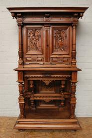 Walnut renaissance credenza 19th century