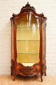 Nice Quality walnut Louis XV display cabinet 19th century