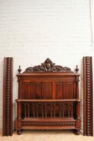 Best quality walnut Henri II bed 19th century