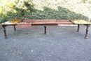 style Table and chairs in Walnut, English 19th century