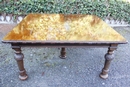 style Table and chairs in Walnut, English 19th century