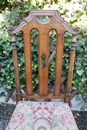 style Table and chairs in Walnut, English 19th century