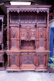 Exceptional 15 pc renaissance dinning set walnut