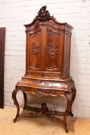 Exceptional Louis XV secretary desk in walnut