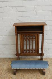 Gothic oak prayer bench