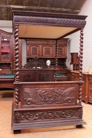 Hunt style canopy bed in oak