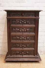 Hunt style chest of drawers in oak