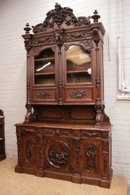 Monumental castle hunt cabinet in oak