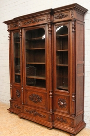 Oak hunt bookcase