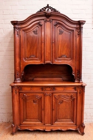 Quality Louis XV cabinet in walnut