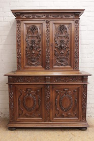 Quality Renaissance cabinet in walnut