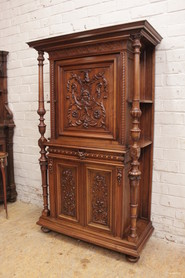 Quality renaissance cabinet in walnut