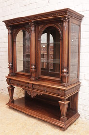 Renaissance display cabinet in walnut