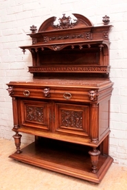 Renaissance server in walnut 