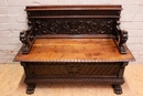 Renaissance style Hall bench in Walnut 19th century