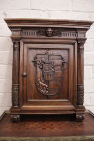 Renaissance Wall cabinet in walnut