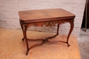 Louis XV style Table in Walnut, France 19th century