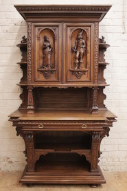 Special renaissance cabinet in walnut