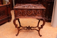 Special renaissance style trunk in walnut