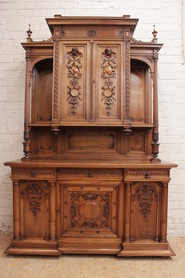 Top quality renaissance cabinet in walnut