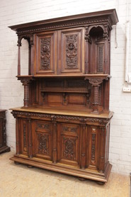 Top quality renaissance cabinet in walnut