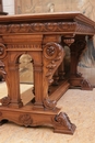 Renaissance style Table in Walnut, France 19th century